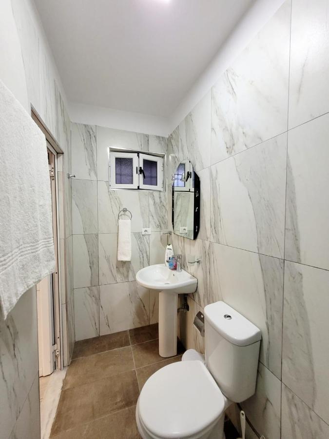 Anis Apartments Sarandë エクステリア 写真