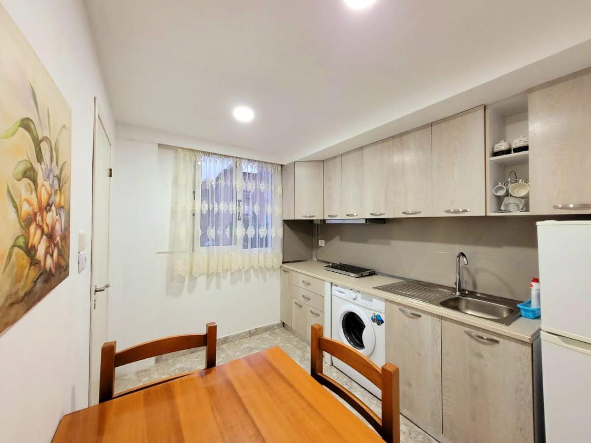 Anis Apartments Sarandë エクステリア 写真