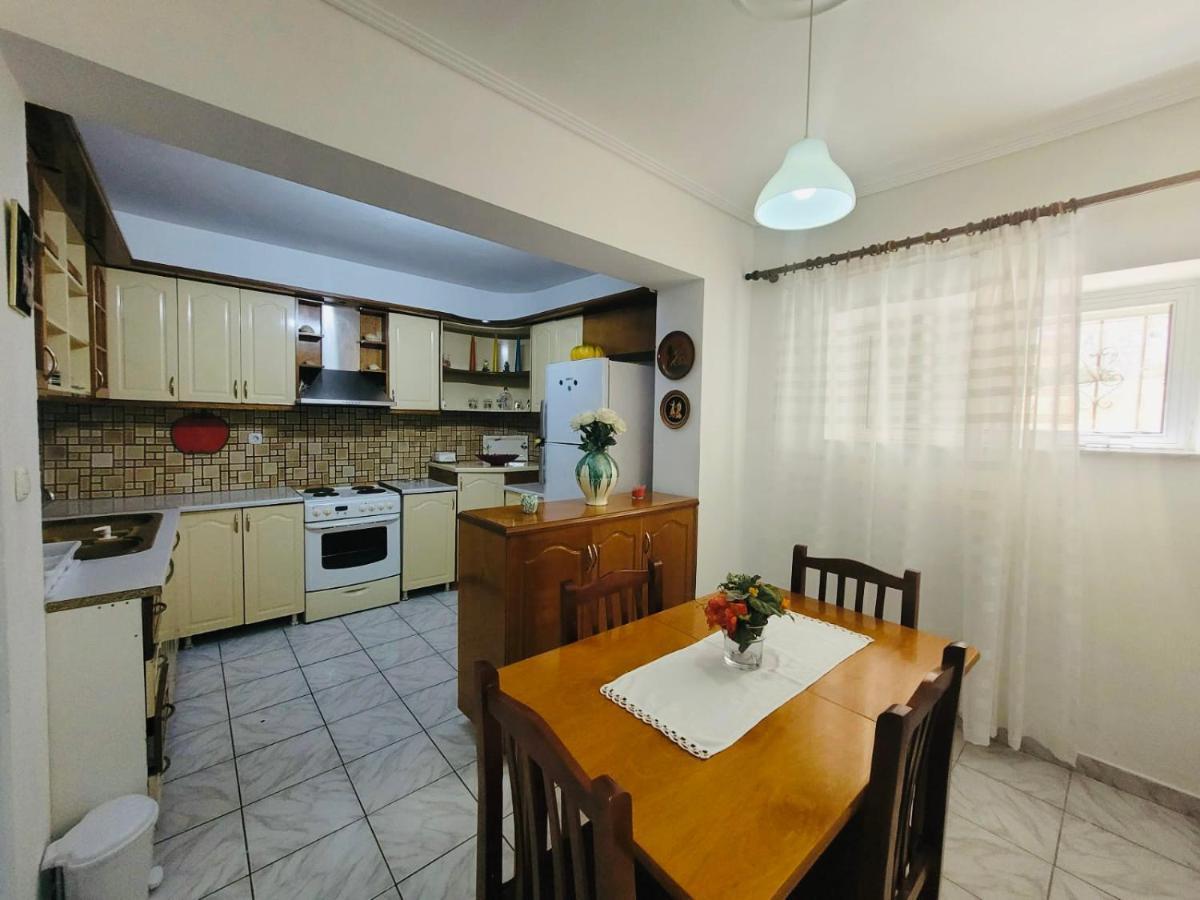 Anis Apartments Sarandë エクステリア 写真