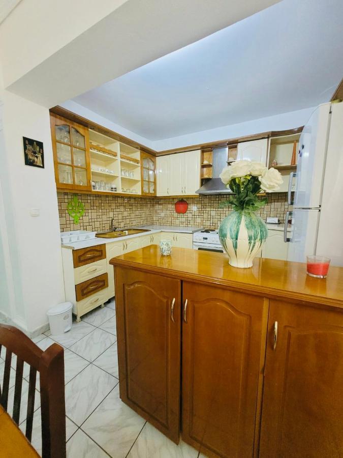Anis Apartments Sarandë エクステリア 写真