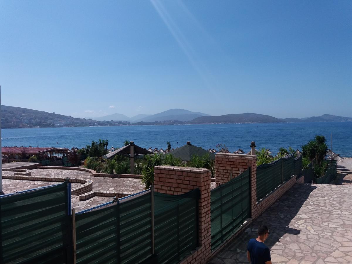 Anis Apartments Sarandë エクステリア 写真